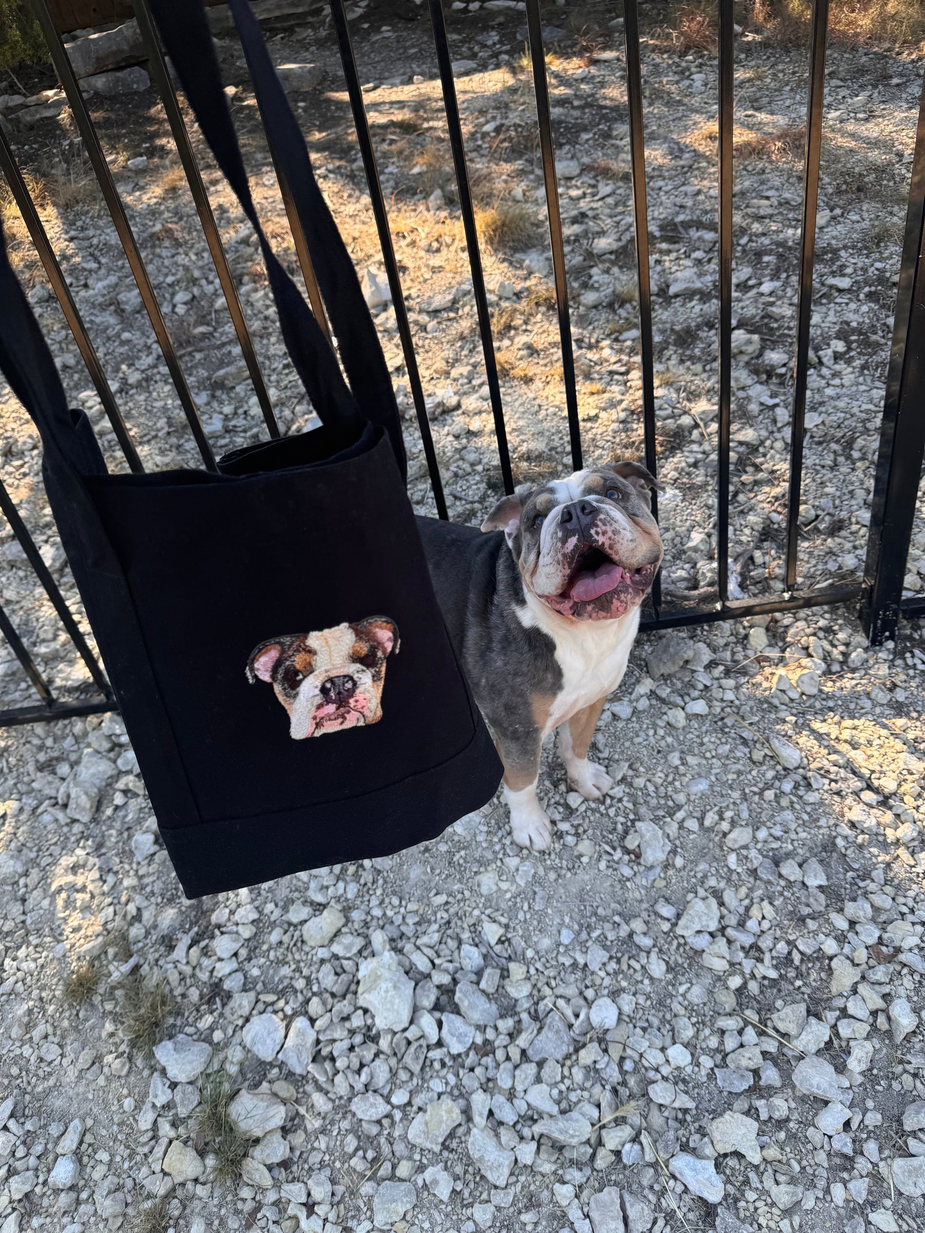 A Tote Preta Personalizada Bordada