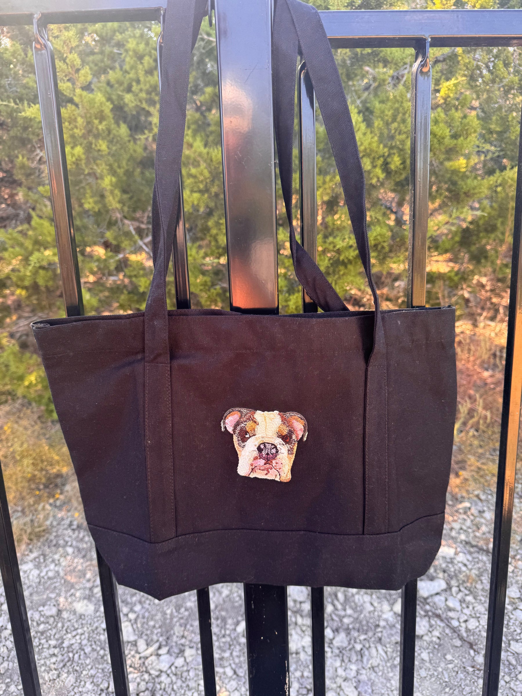 A Tote Preta Personalizada Bordada