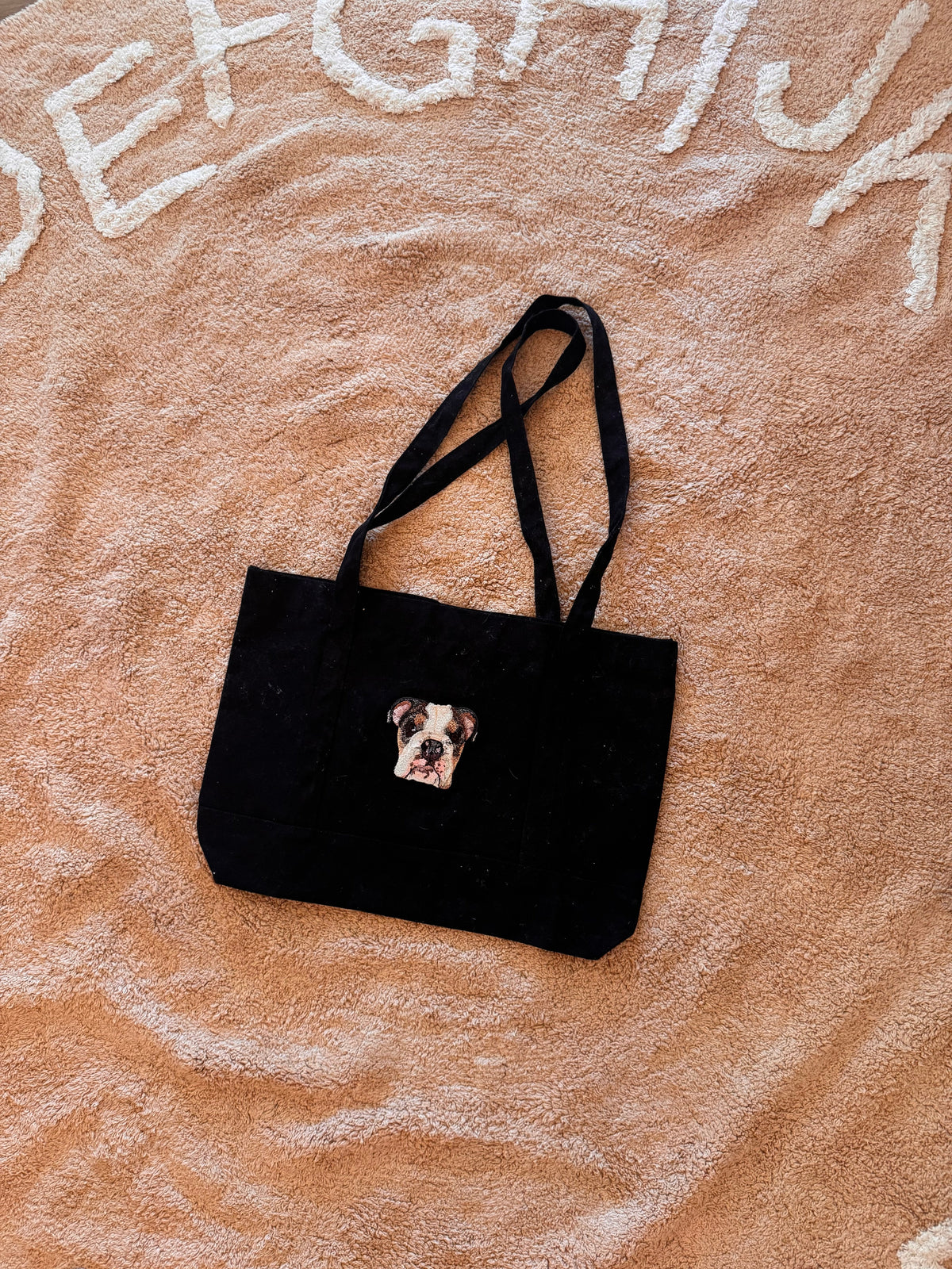 A Tote Preta Personalizada Bordada
