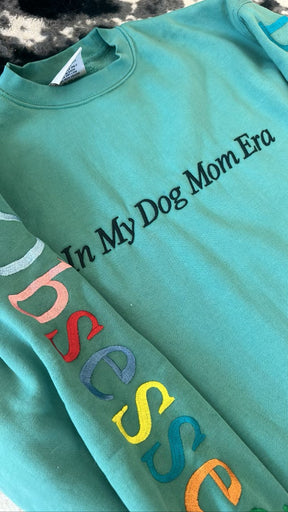 Na Era da Mamãe de Cachorro - Moletom Bordado