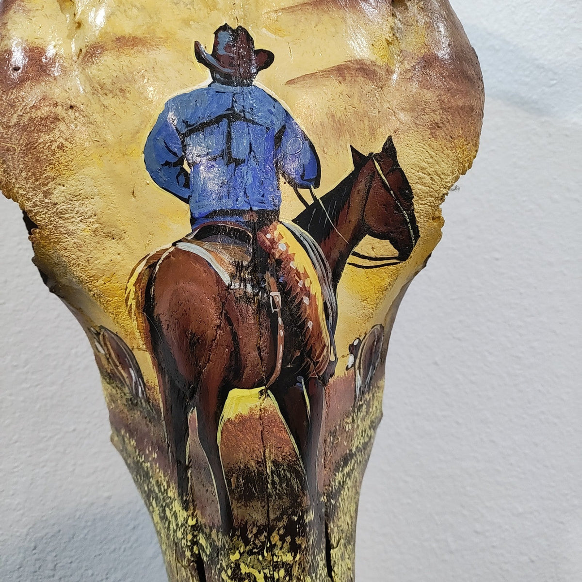 Crânio Bovino Com Pintura – Estilo Rústico Autêntico
